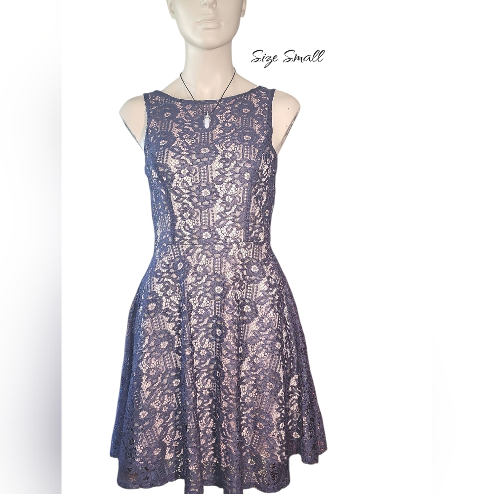 Elegant Lace Sleeveless Dress - BlueisPurple